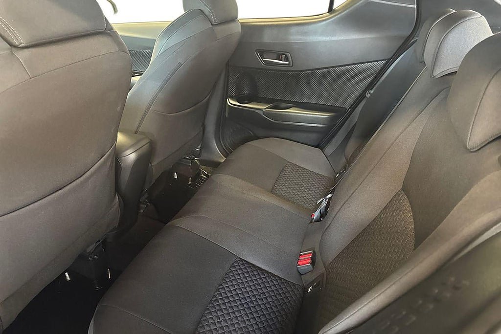 Vehicle Image 12