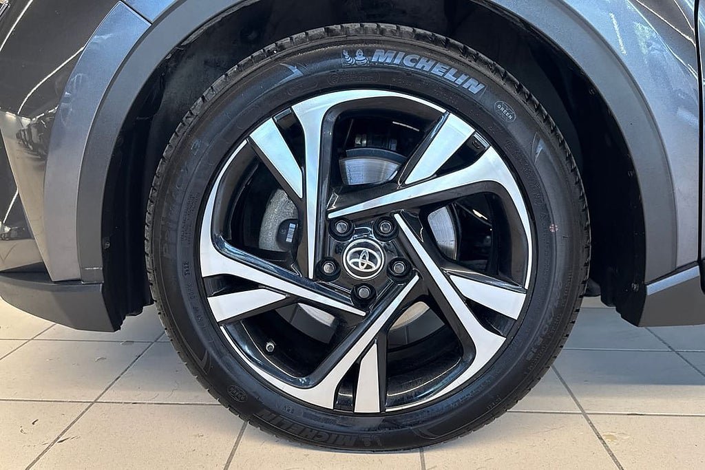 Vehicle Image 16