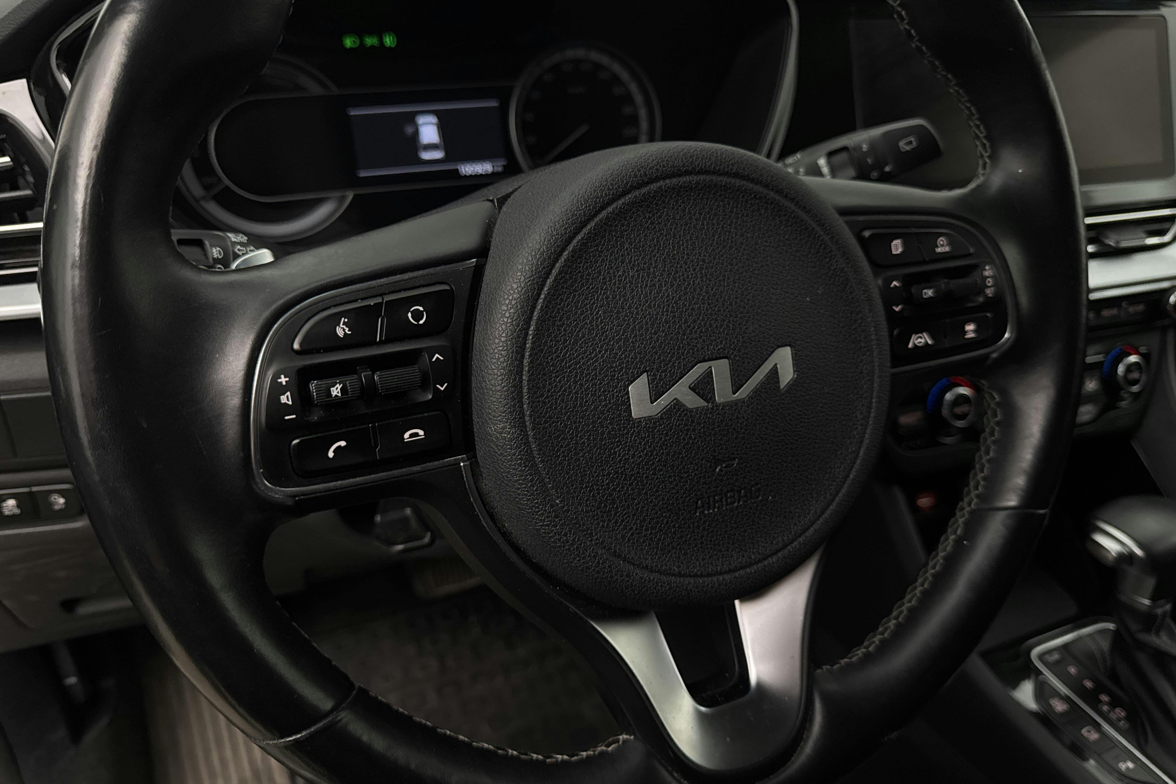 Vehicle Image 16