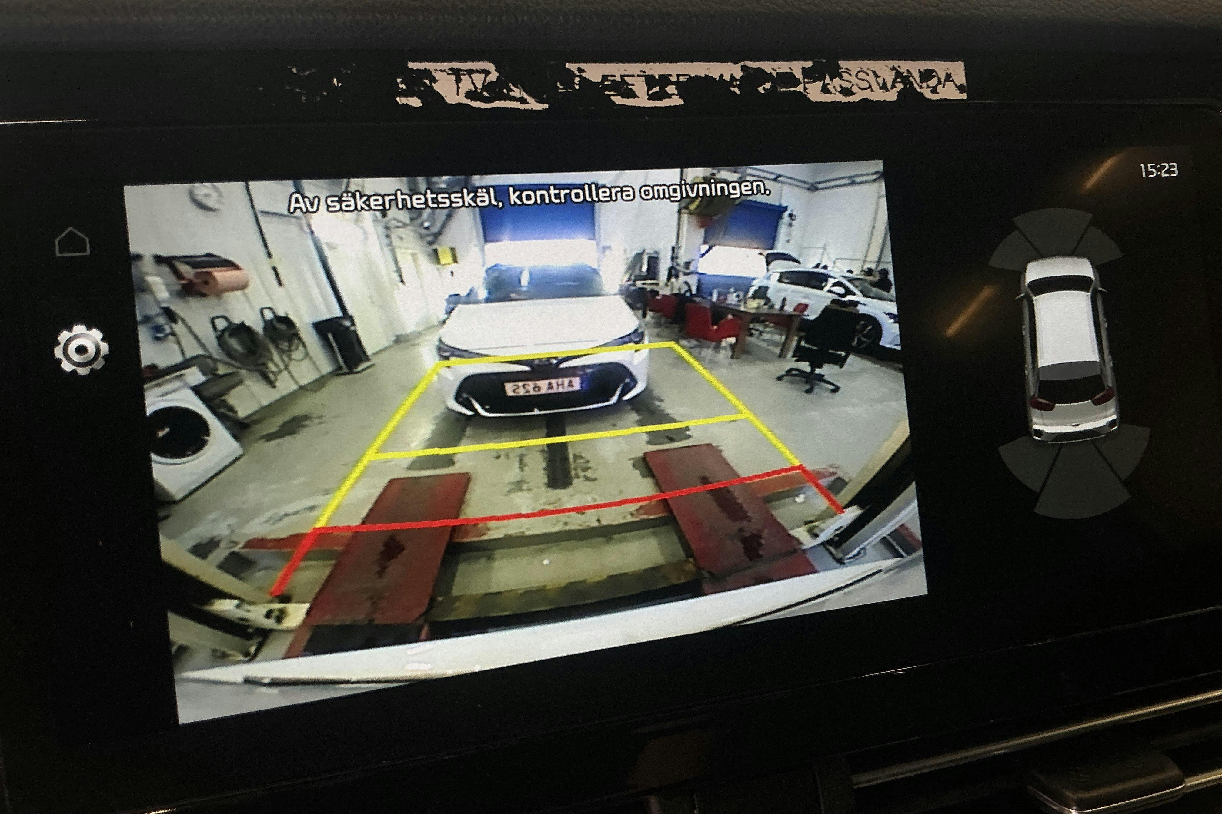 Vehicle Image 12