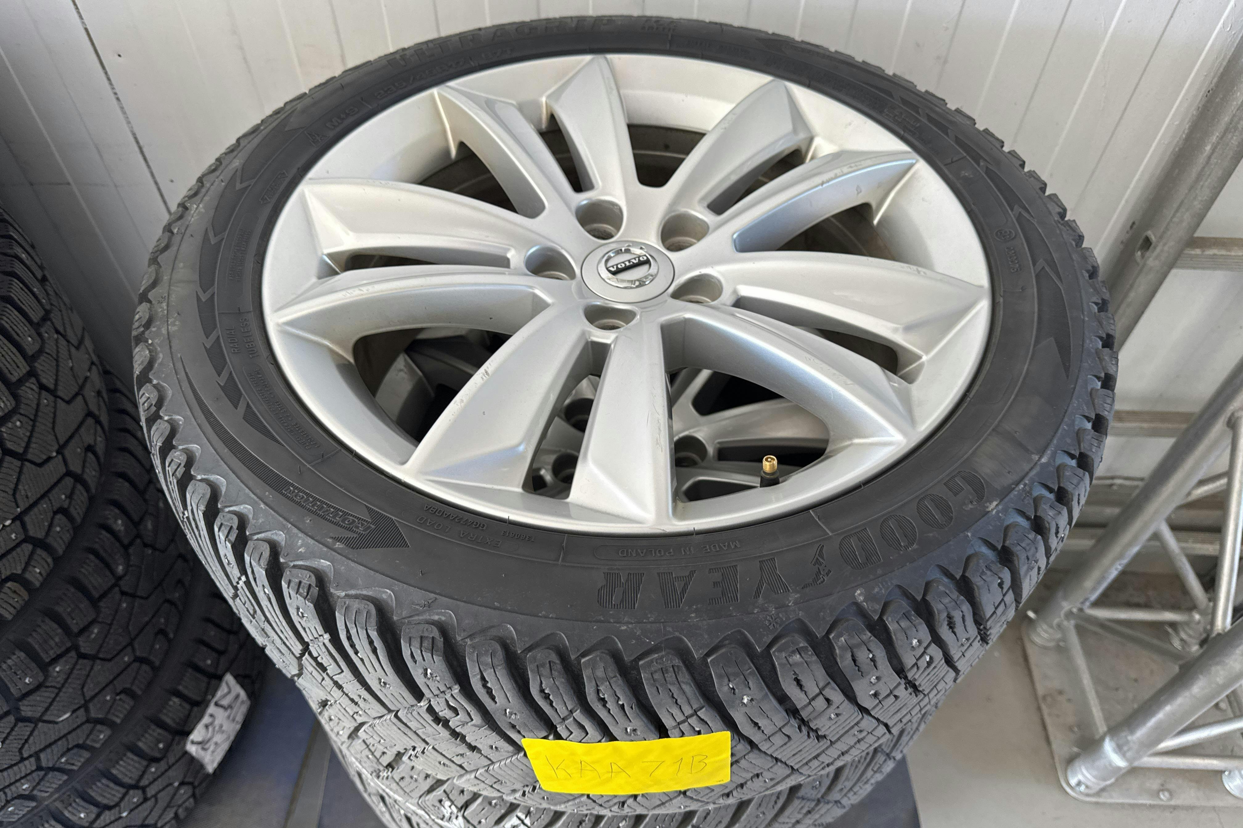 Vehicle Image 16