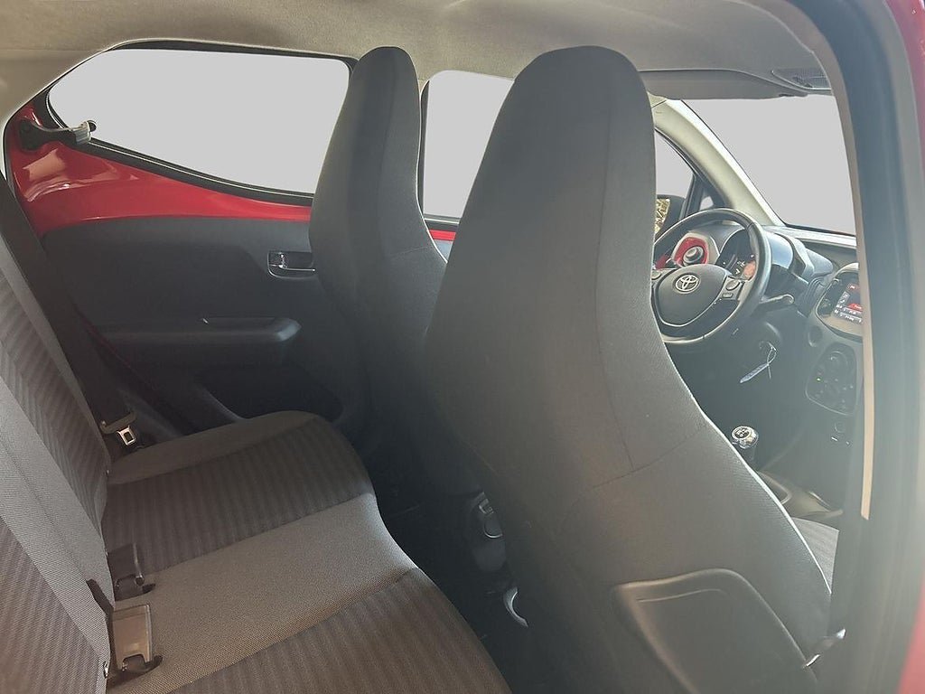 Vehicle Image 11