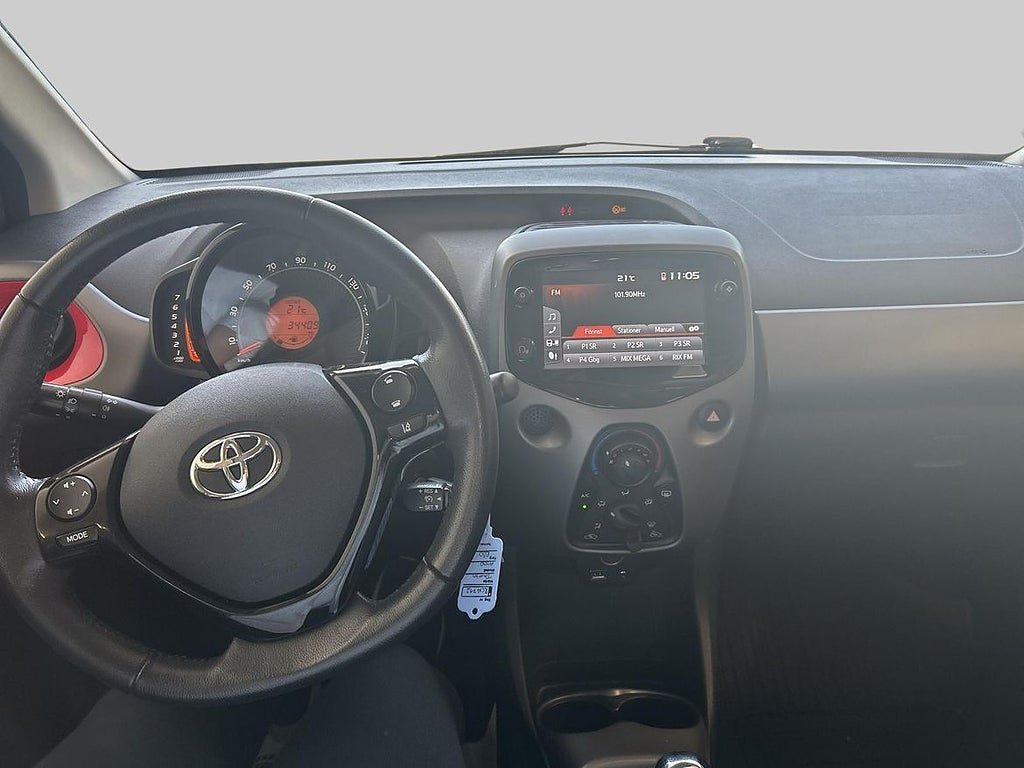 Vehicle Image 12