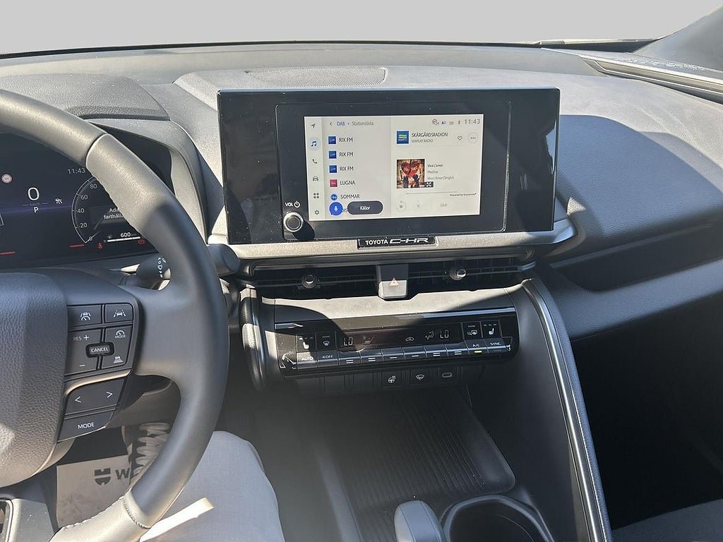 Vehicle Image 16