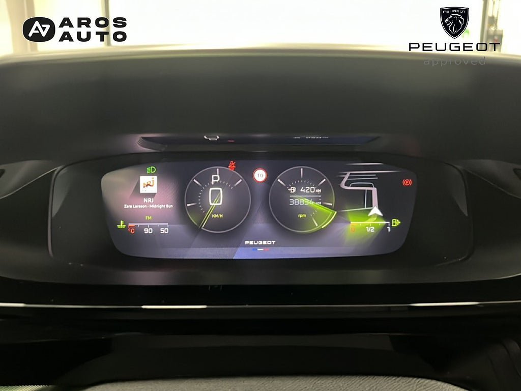 Vehicle Image 9