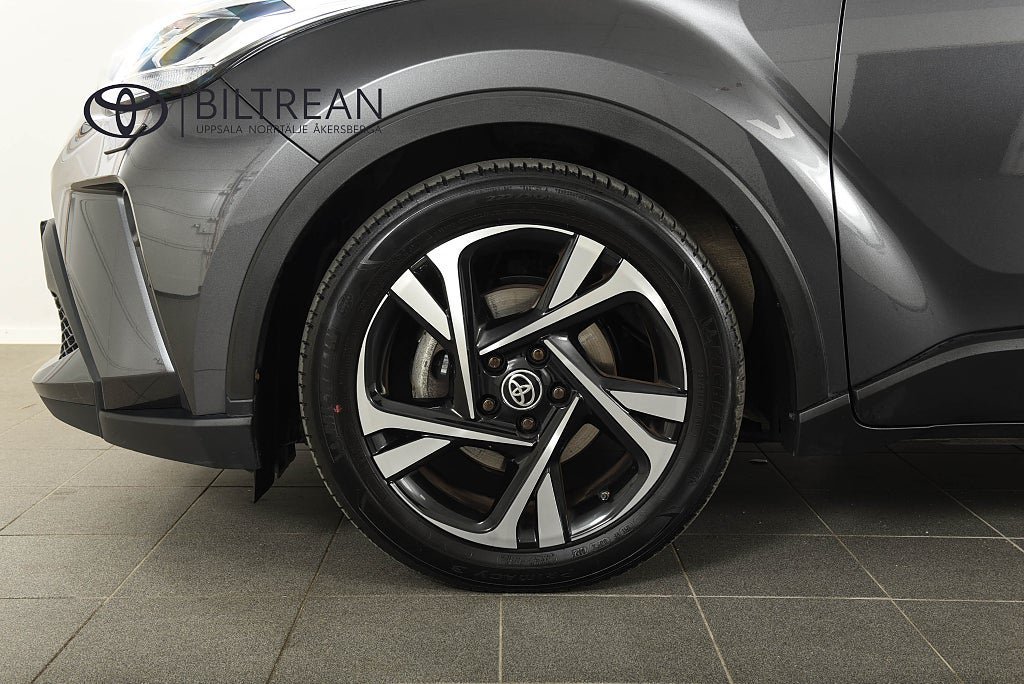 Vehicle Image 12