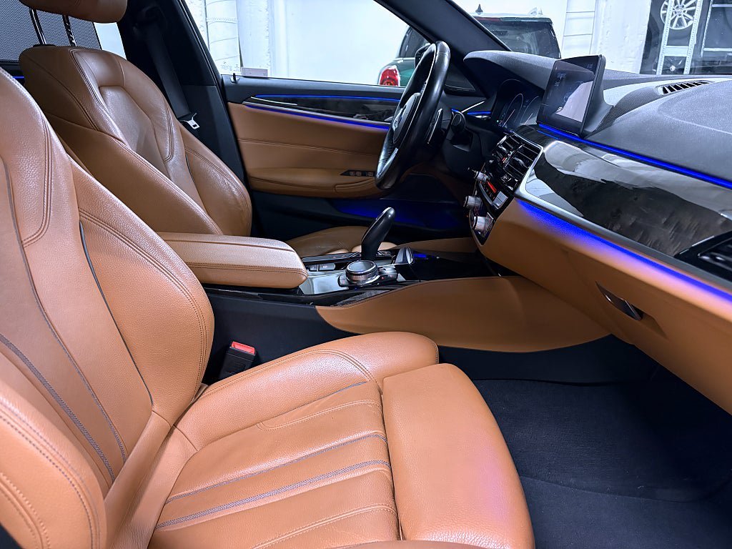 Vehicle Image 32