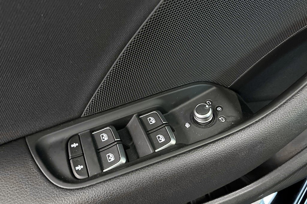 Vehicle Image 24