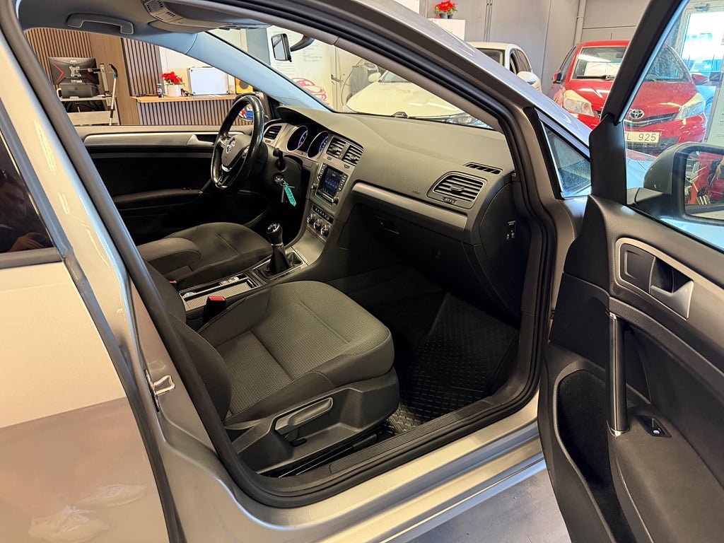 Vehicle Image 16