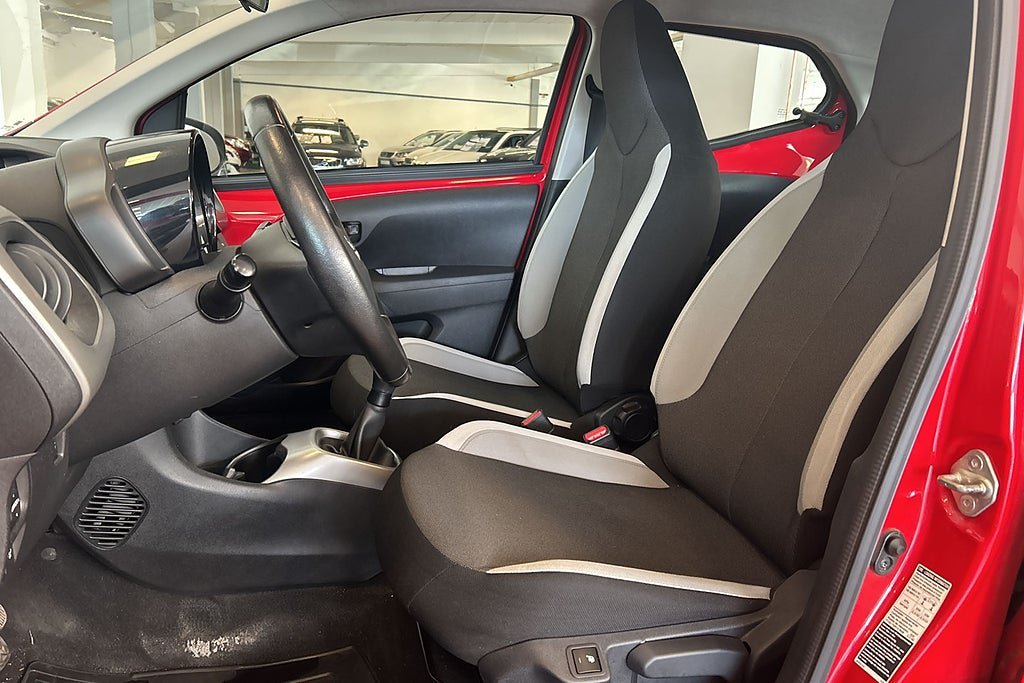 Vehicle Image 14