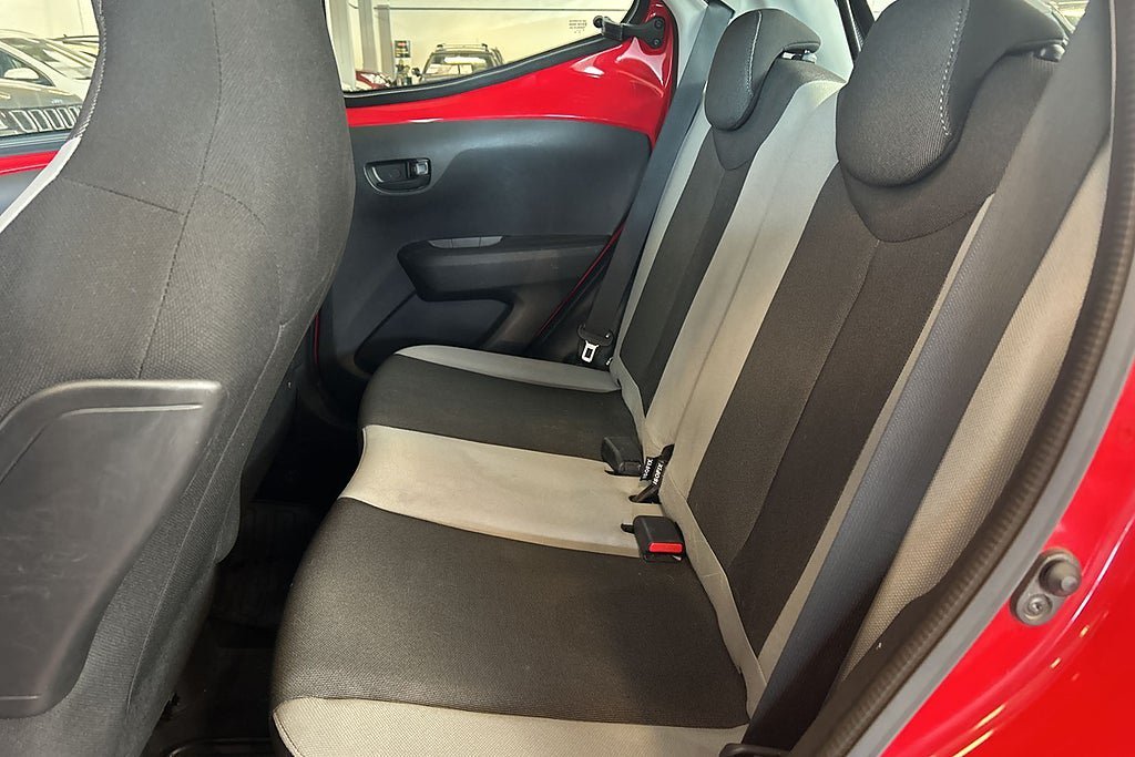 Vehicle Image 16