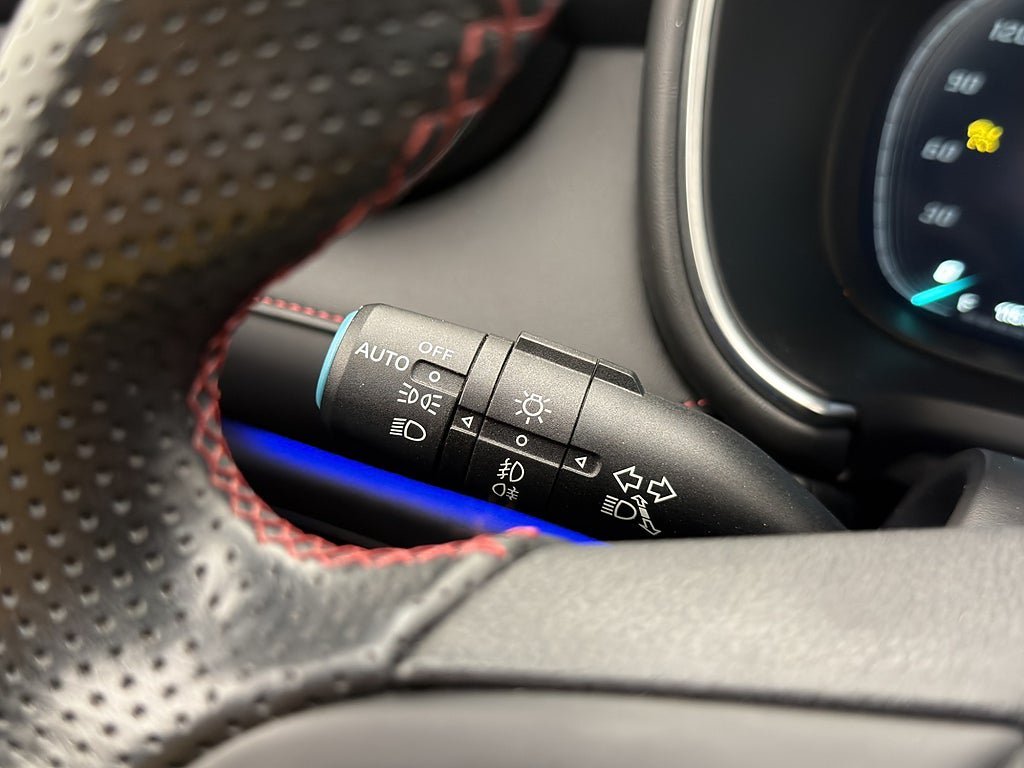 Vehicle Image 25