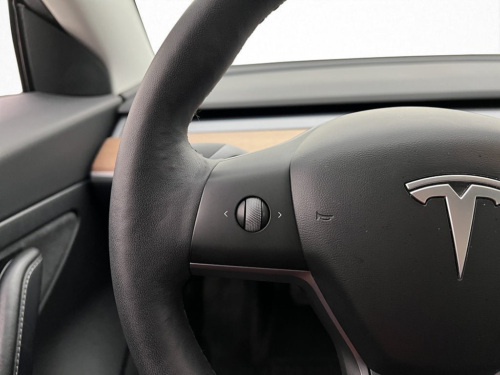 Vehicle Image 28