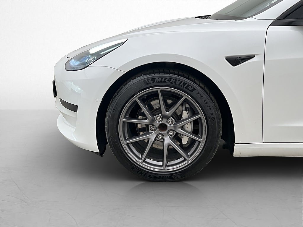 Vehicle Image 32