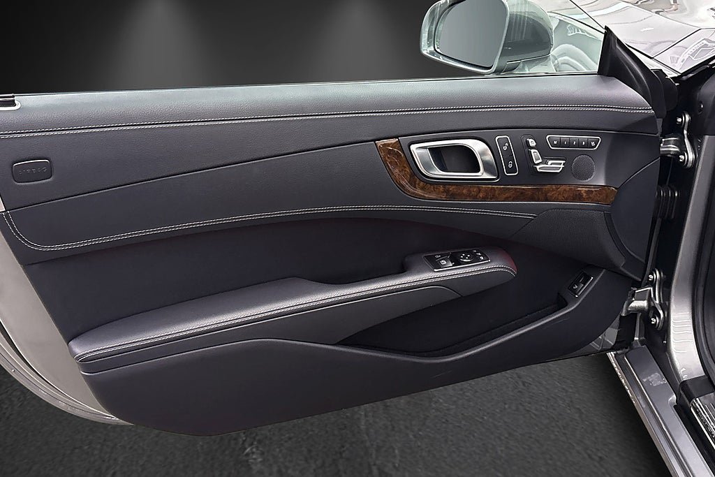 Vehicle Image 12