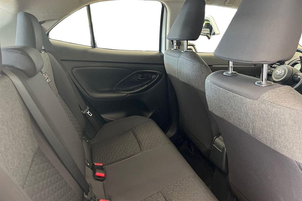 Vehicle Image 9