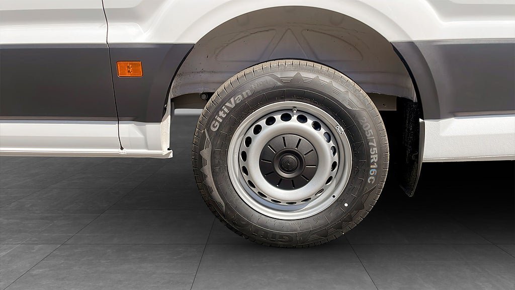 Vehicle Image 6
