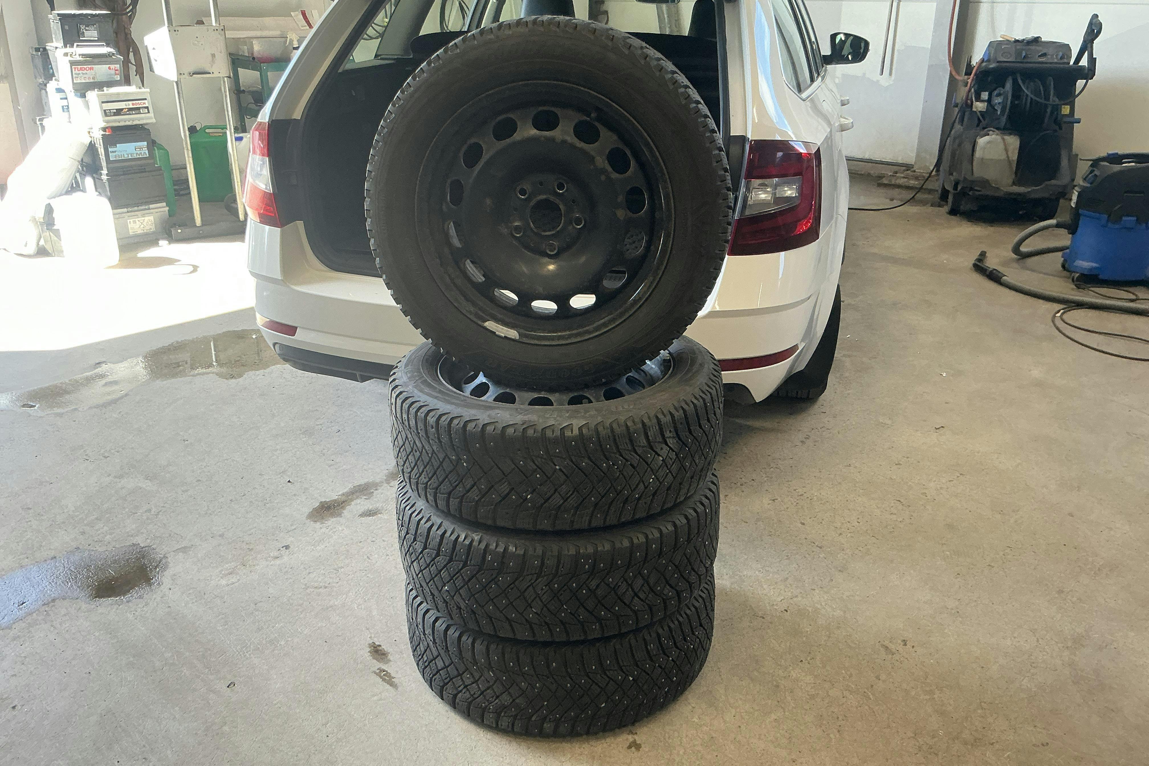 Vehicle Image 14