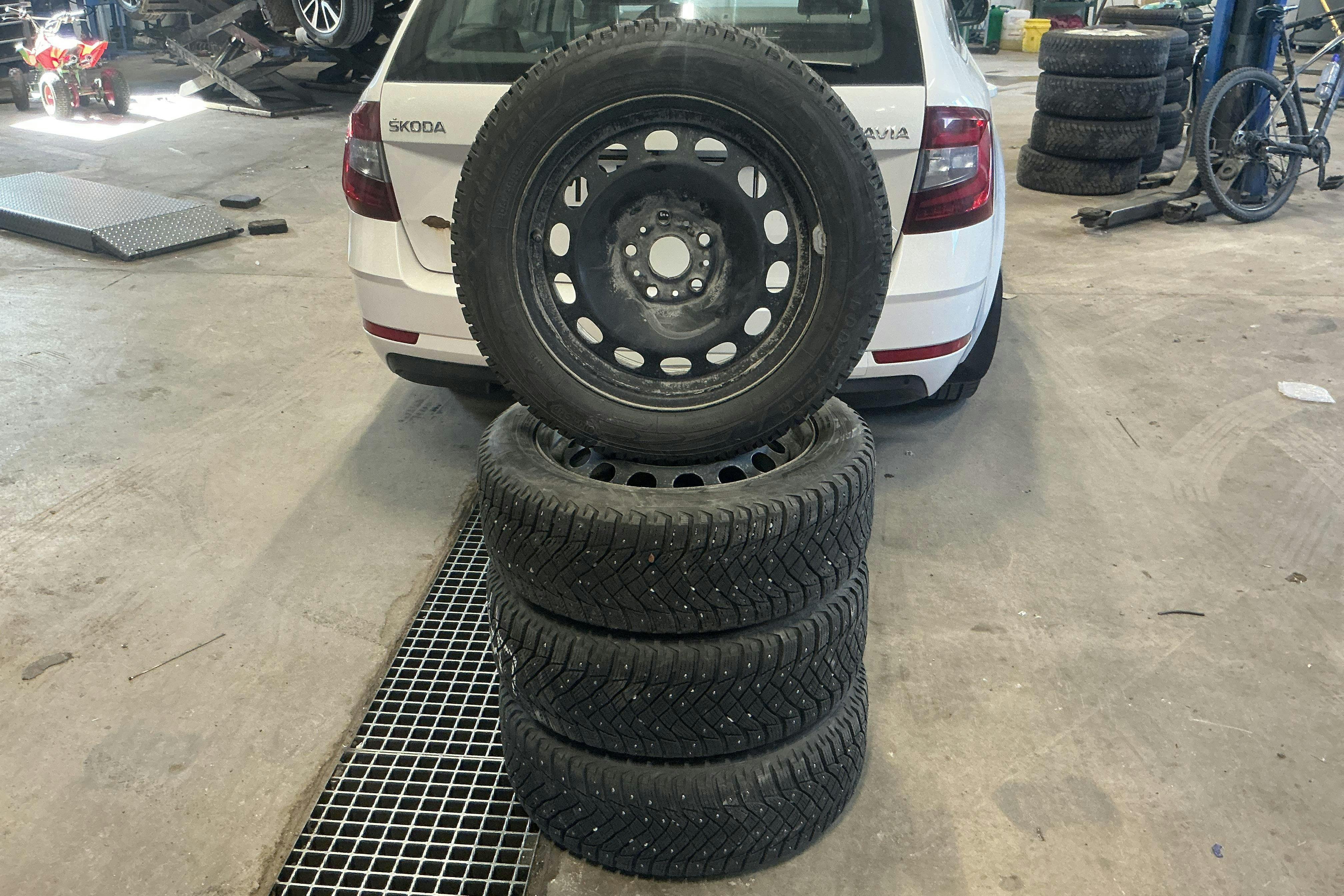 Vehicle Image 14