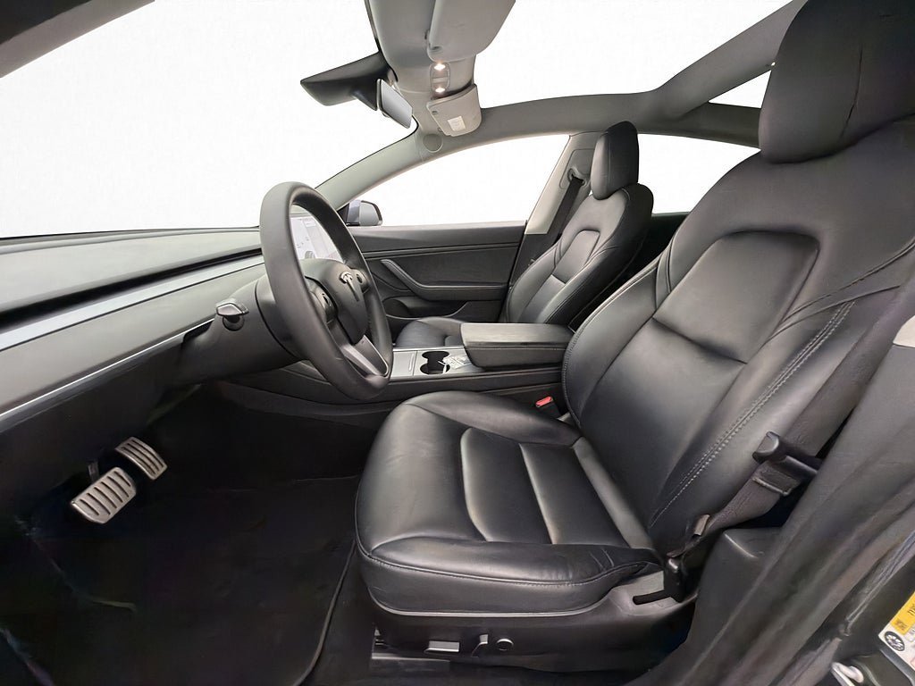 Vehicle Image 23