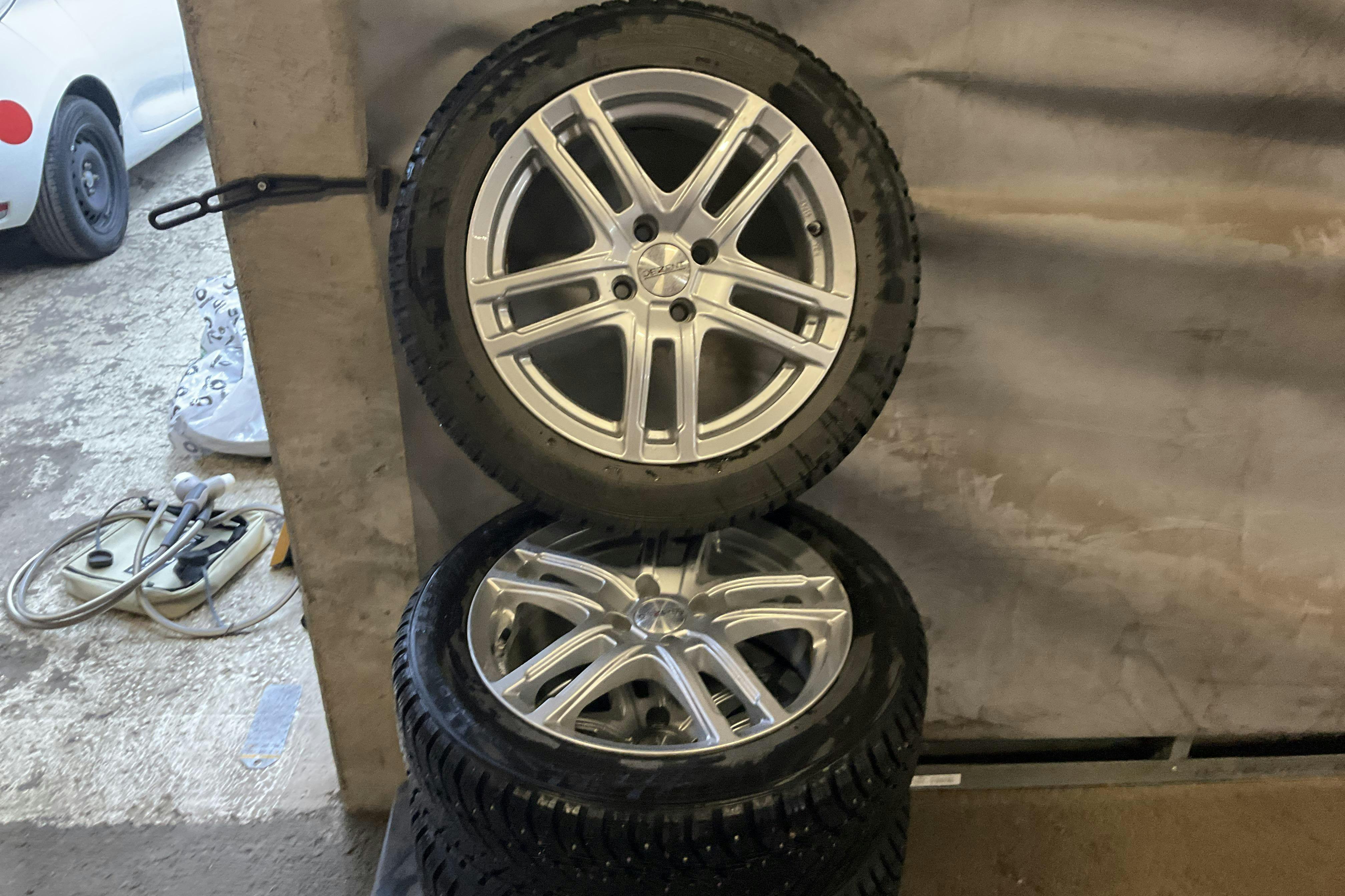 Vehicle Image 16
