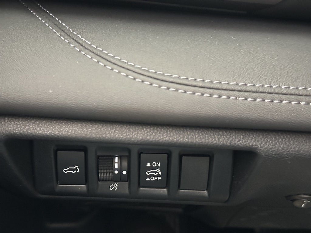 Vehicle Image 25