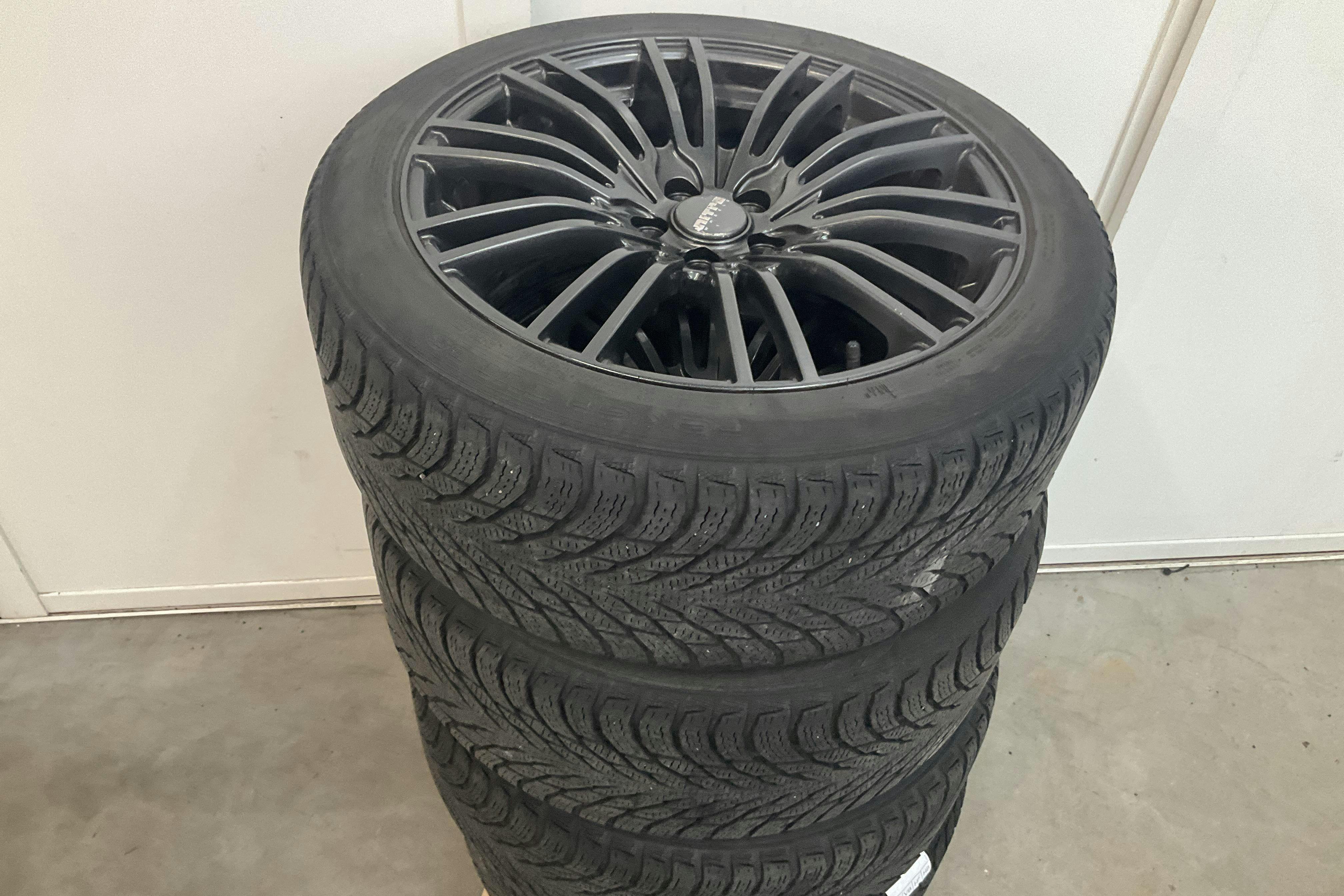Vehicle Image 21