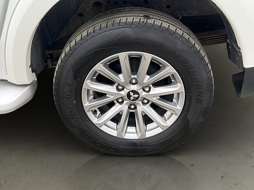 Vehicle Image 35