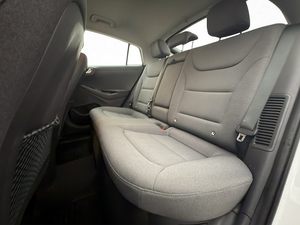 Vehicle Image 16
