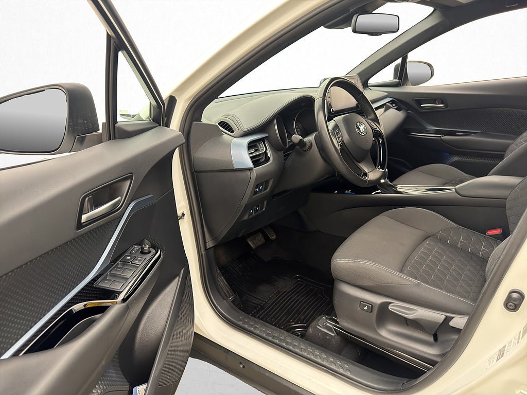 Vehicle Image 9