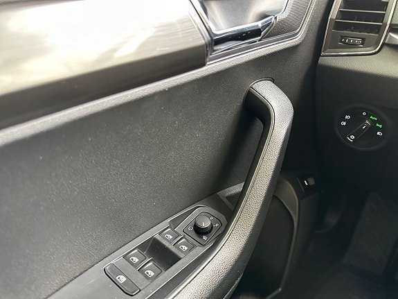 Vehicle Image 26