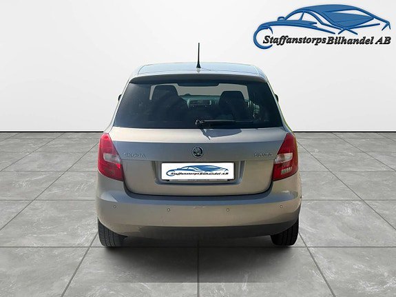 Vehicle Image 6