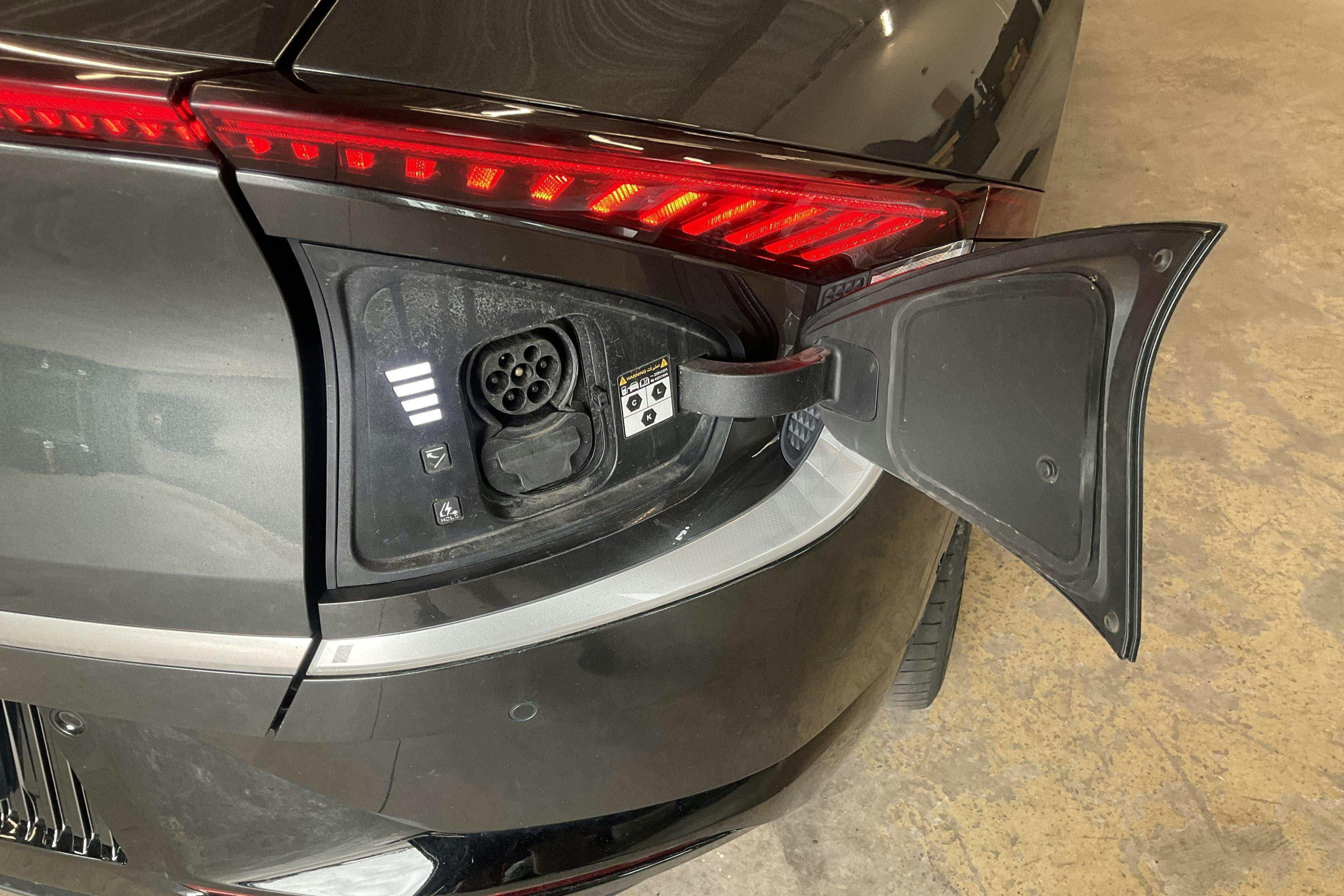 Vehicle Image 16