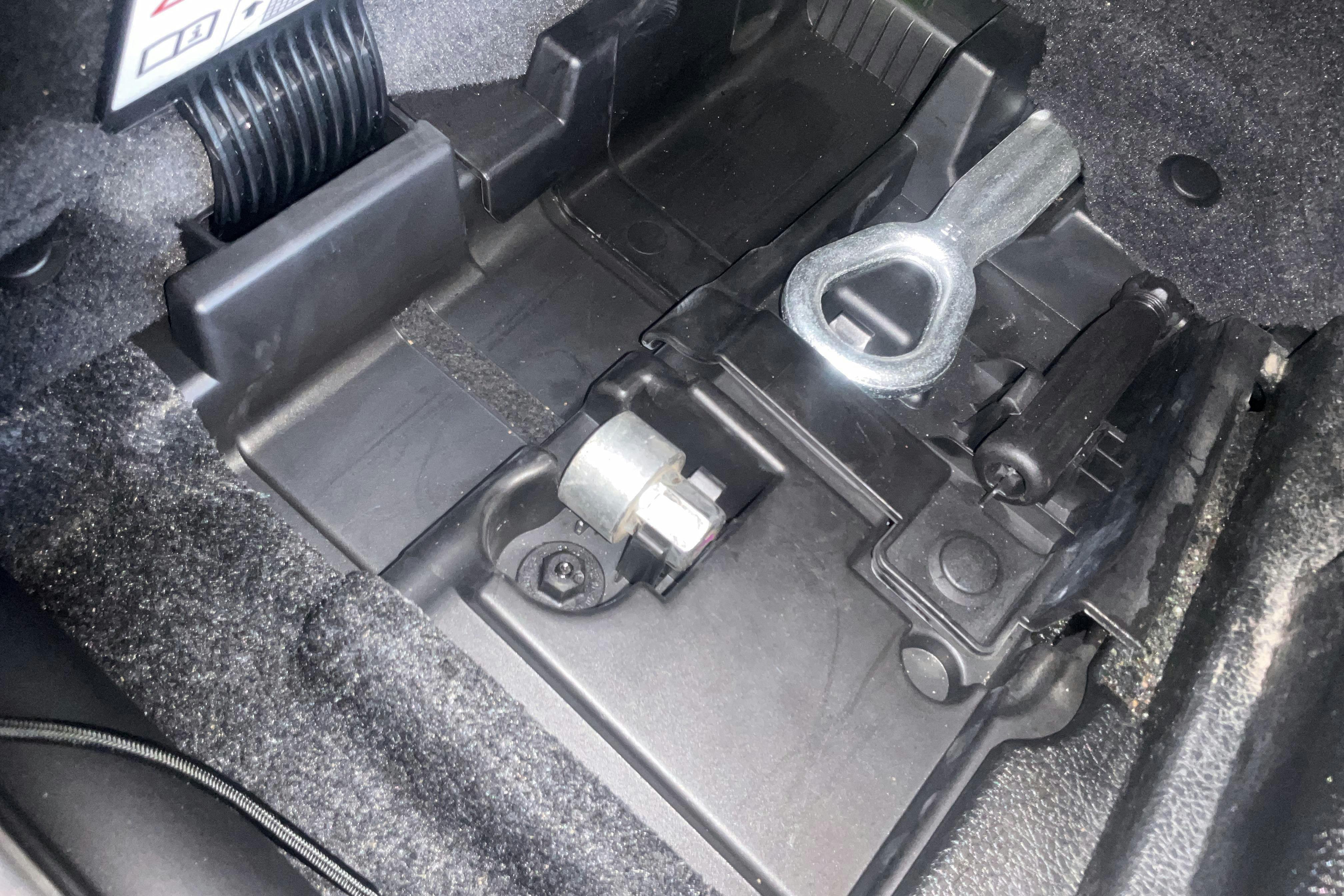 Vehicle Image 14