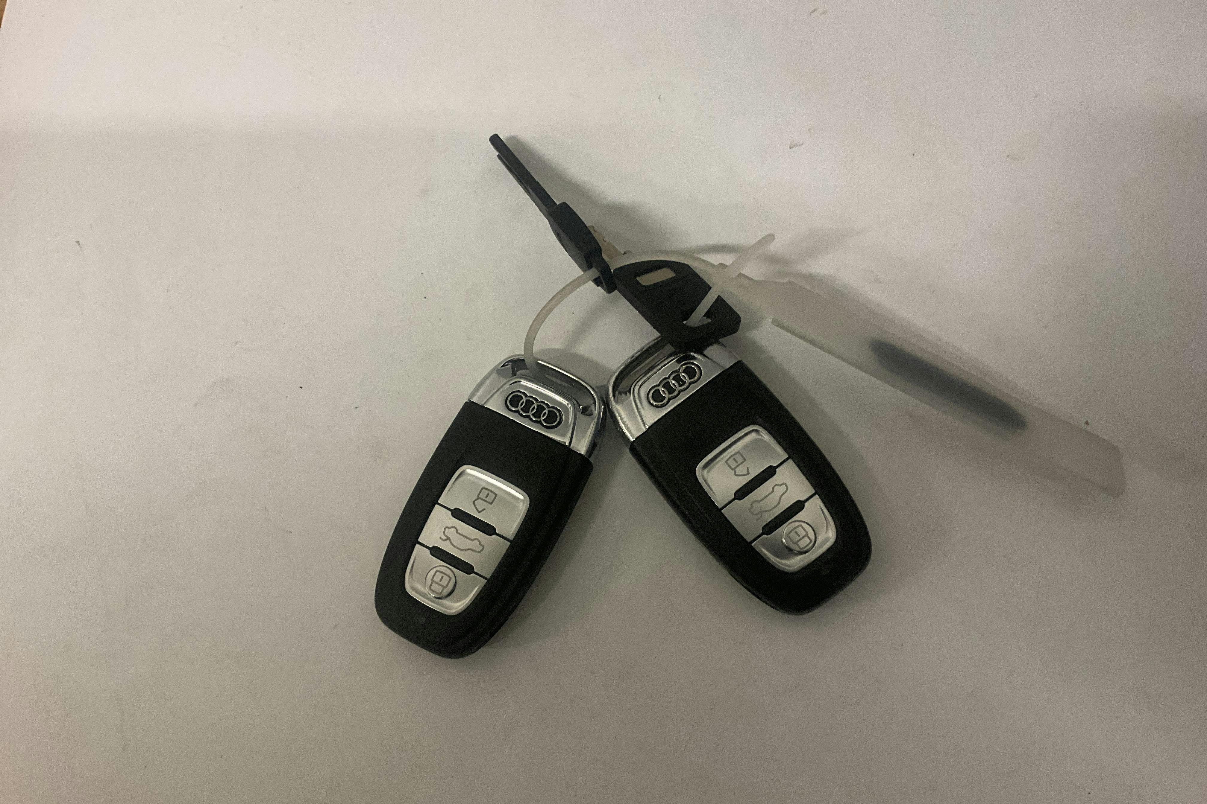 Vehicle Image 16