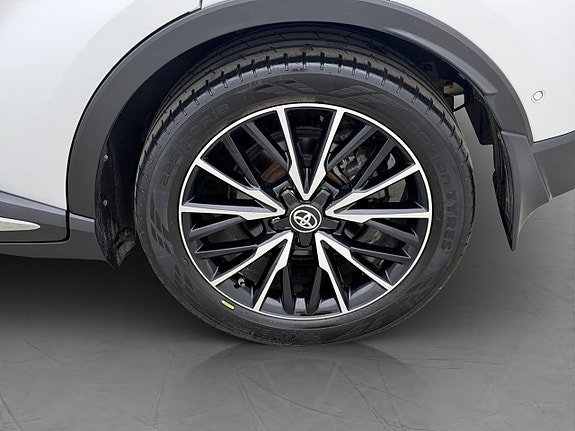 Vehicle Image 25