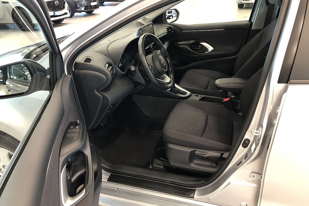 Vehicle Image 6