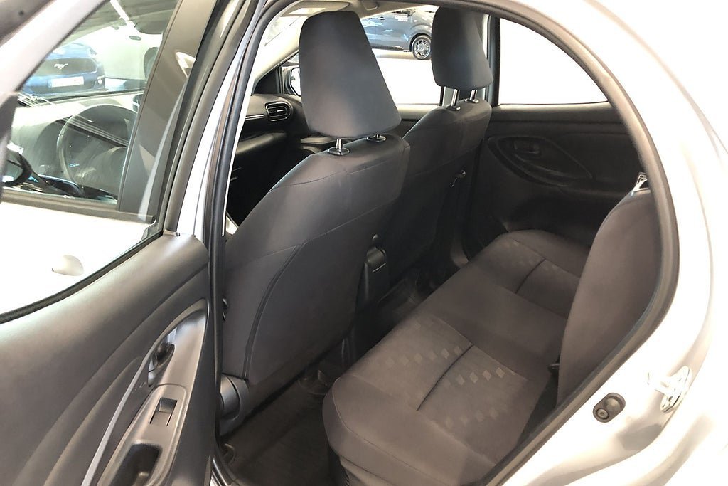 Vehicle Image 7