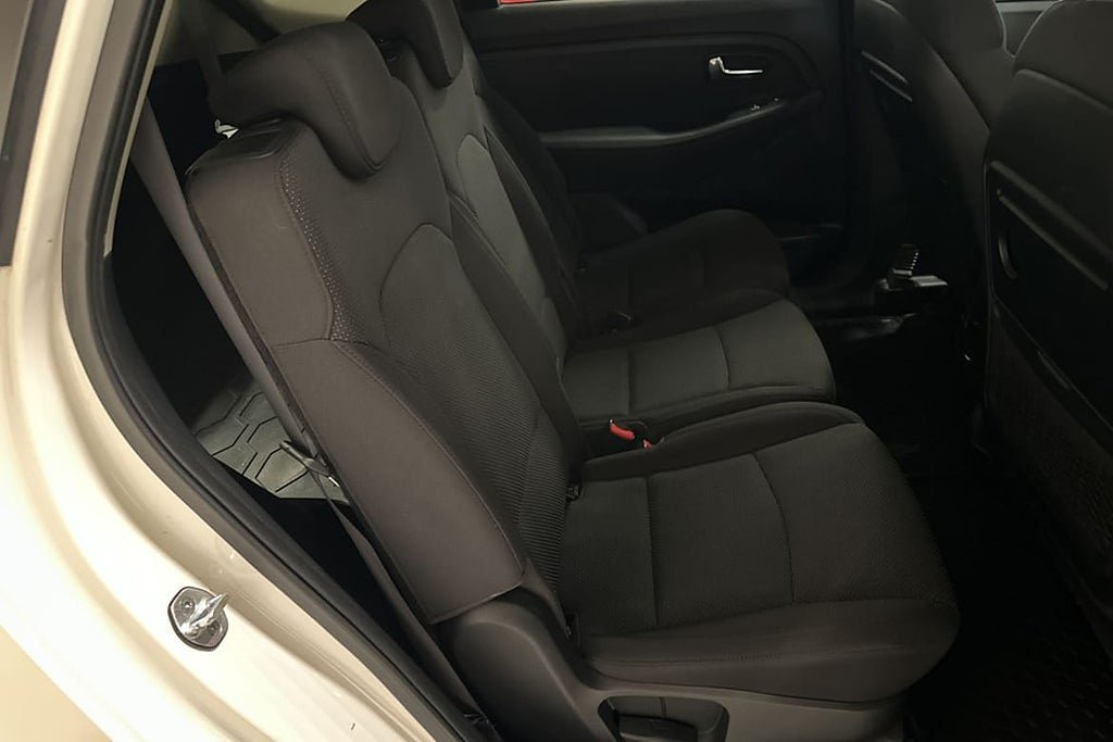 Vehicle Image 16
