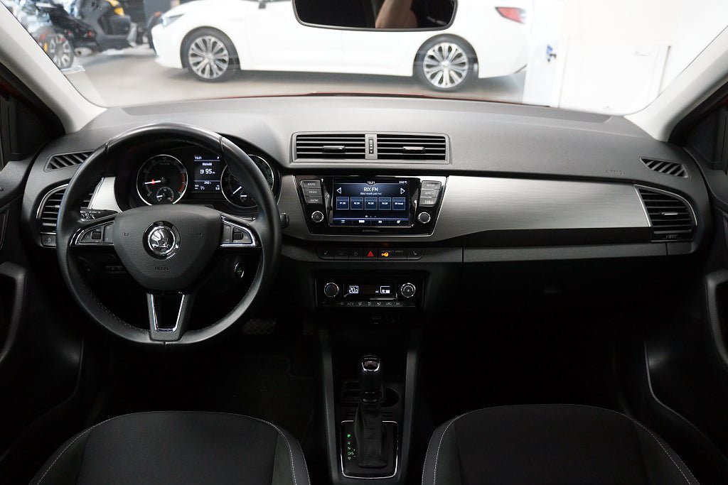 Vehicle Image 8