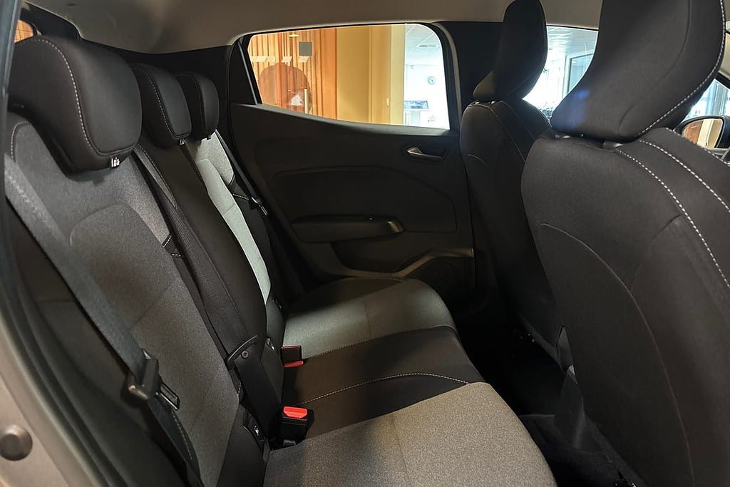 Vehicle Image 12