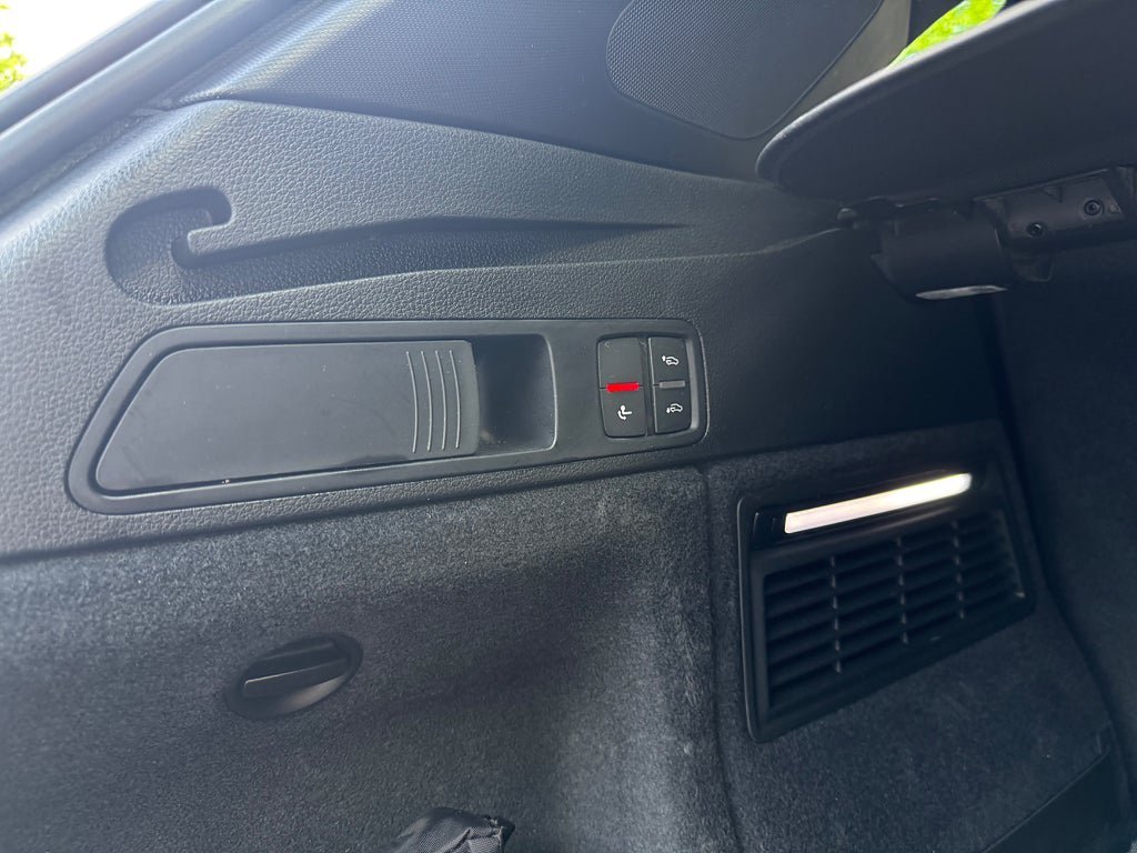 Vehicle Image 28