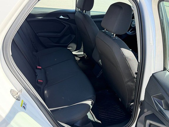 Vehicle Image 30