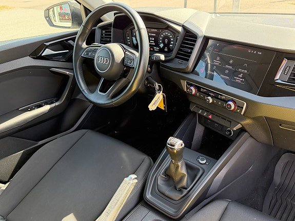 Vehicle Image 32