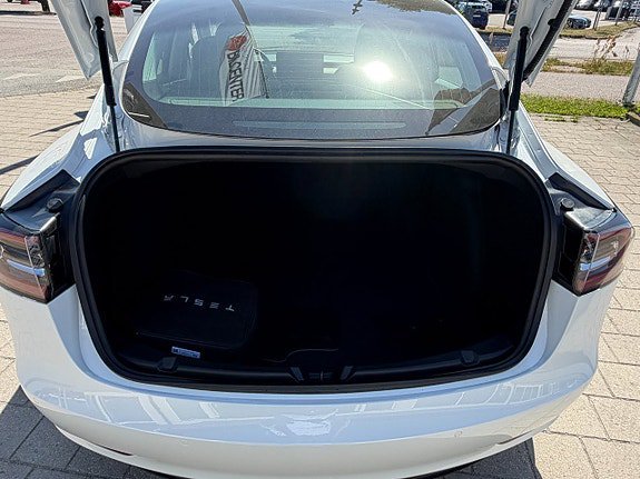 Tesla Model 3 Standard Range Plus, 325hk, 2020