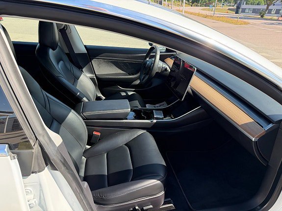 Tesla Model 3 Standard Range Plus, 325hk, 2020