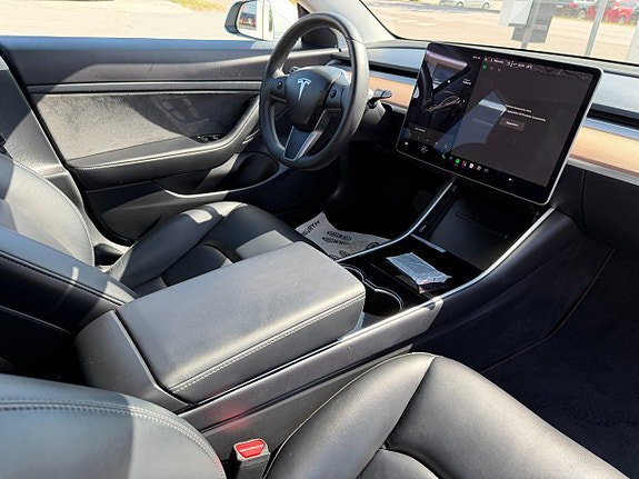 Tesla Model 3 Standard Range Plus, 325hk, 2020