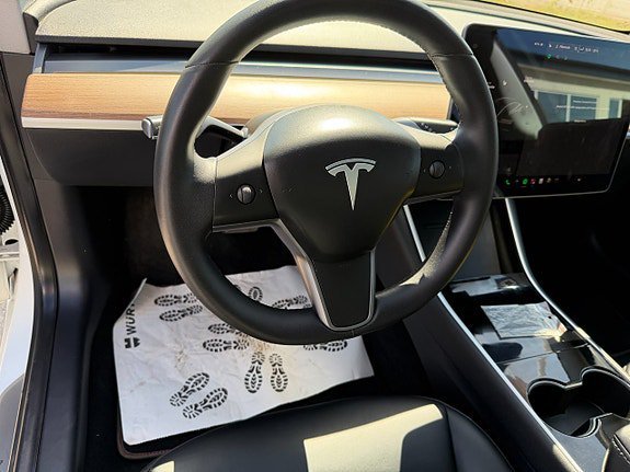 Tesla Model 3 Standard Range Plus, 325hk, 2020