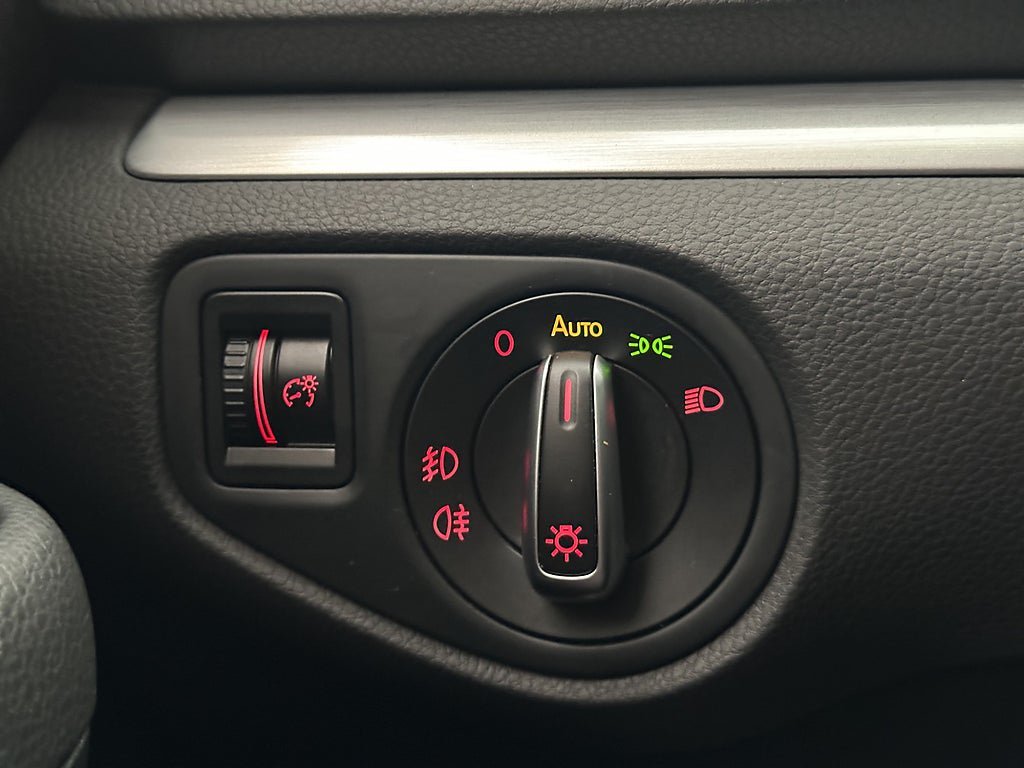 Vehicle Image 28