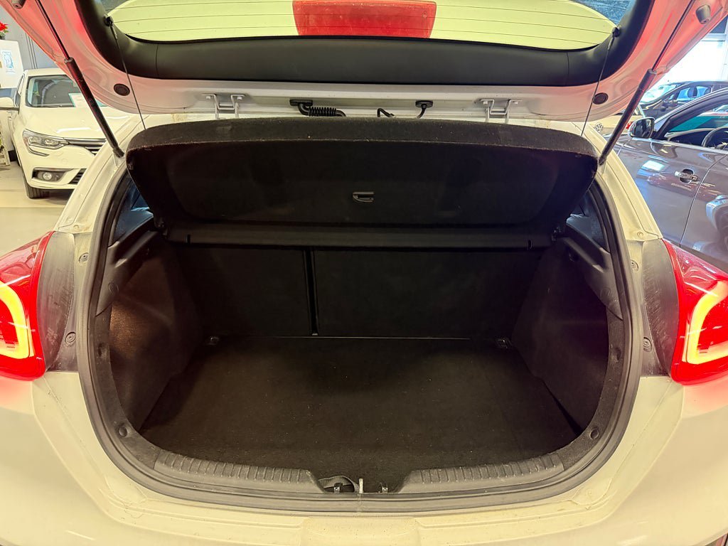 Vehicle Image 19